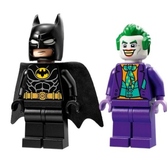 New Lego DC Batmobile: Batman vs. The Joker Chase Retiring Collectible Set 76224 - Picture 5 of 5